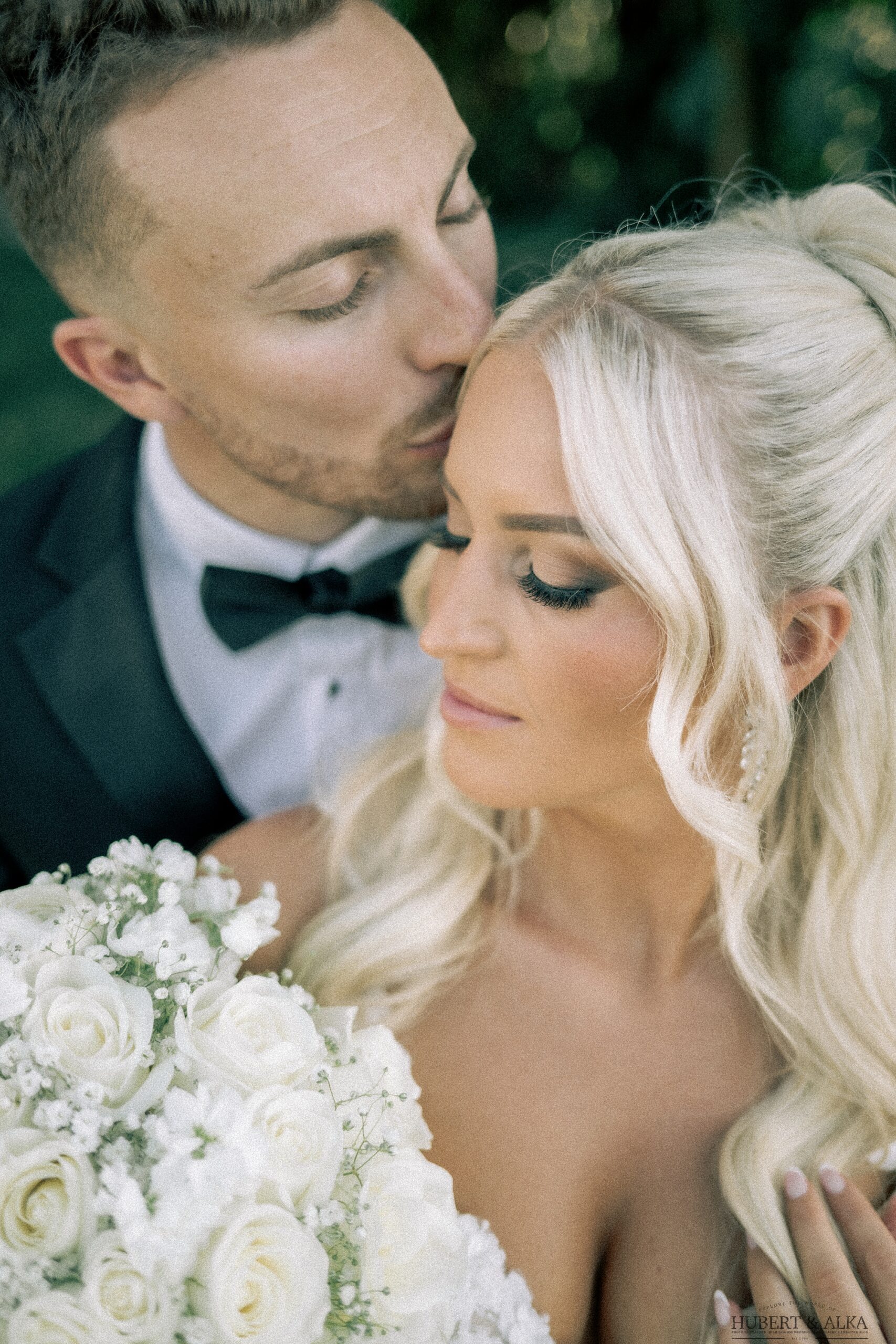 Bride and groom at Candlewood Inn wedding in Brookfield CT
